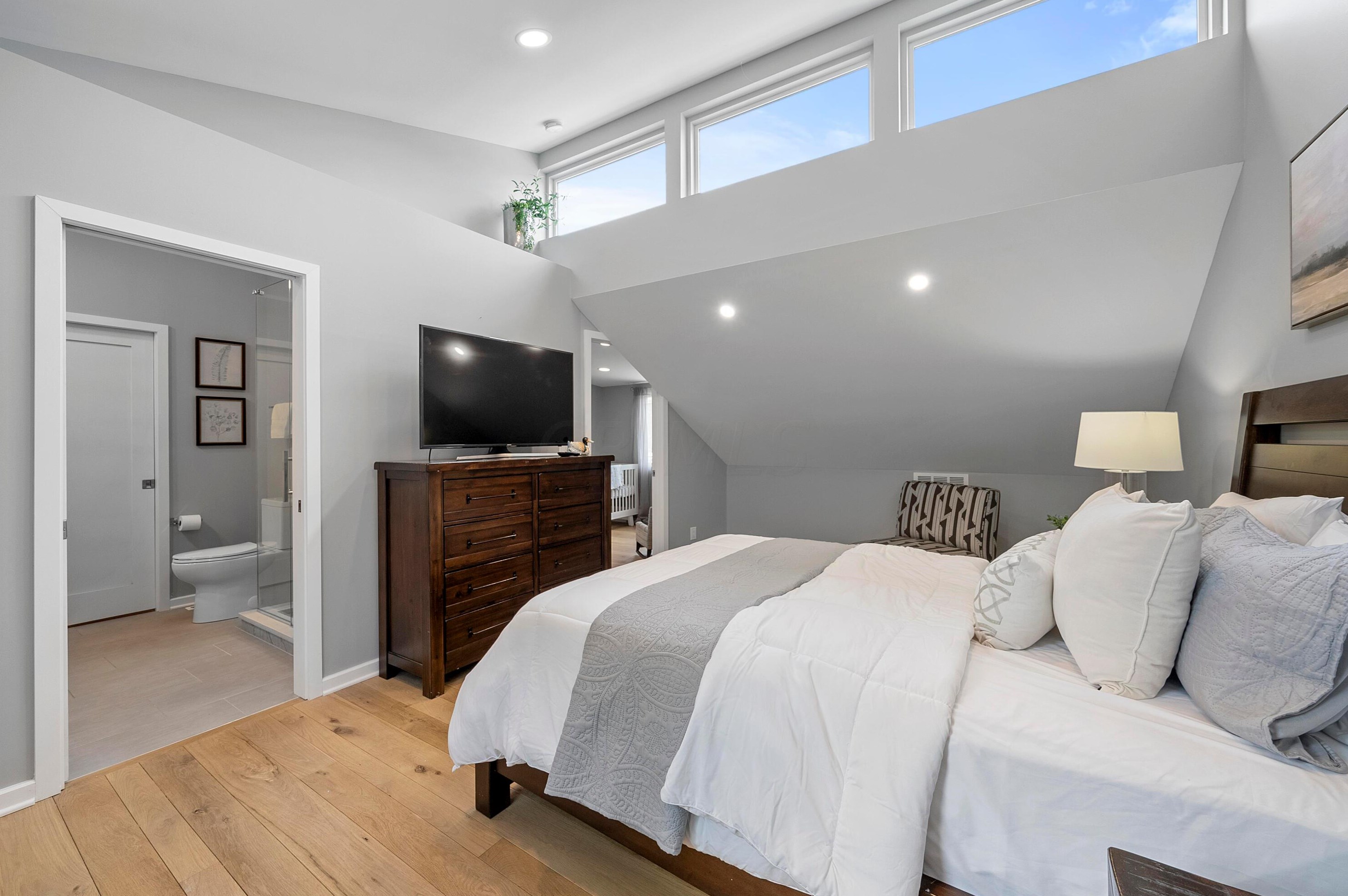 2225 Edgevale Rd, Columbus OH 43221-1162 exterior