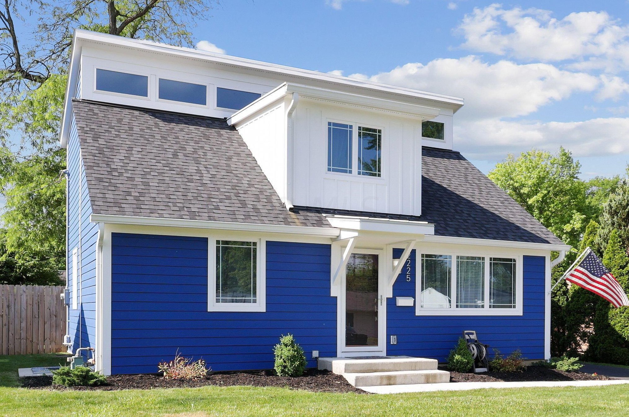 2225 Edgevale Rd, Columbus OH 43221-1162 exterior