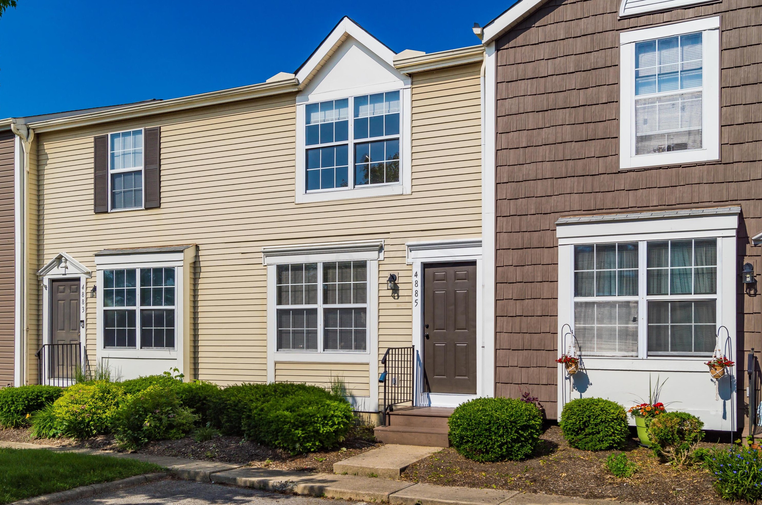 4885 Singleton Dr, Hilliard, OH 43026-9135