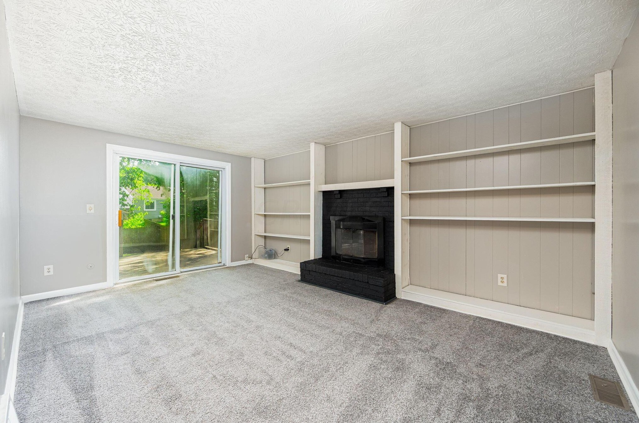 915 Hartney Dr, Columbus OH  43230-1615 exterior