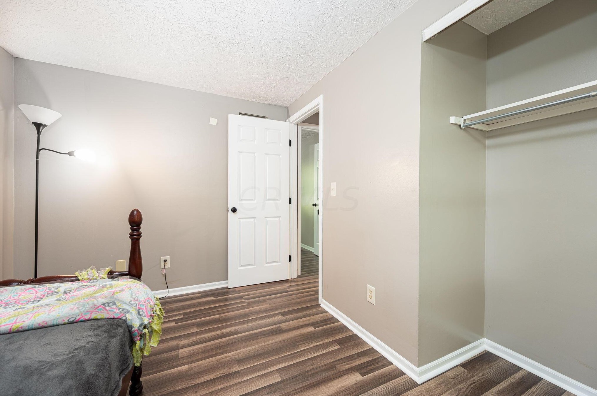 915 Hartney Dr, Columbus OH  43230-1615 exterior