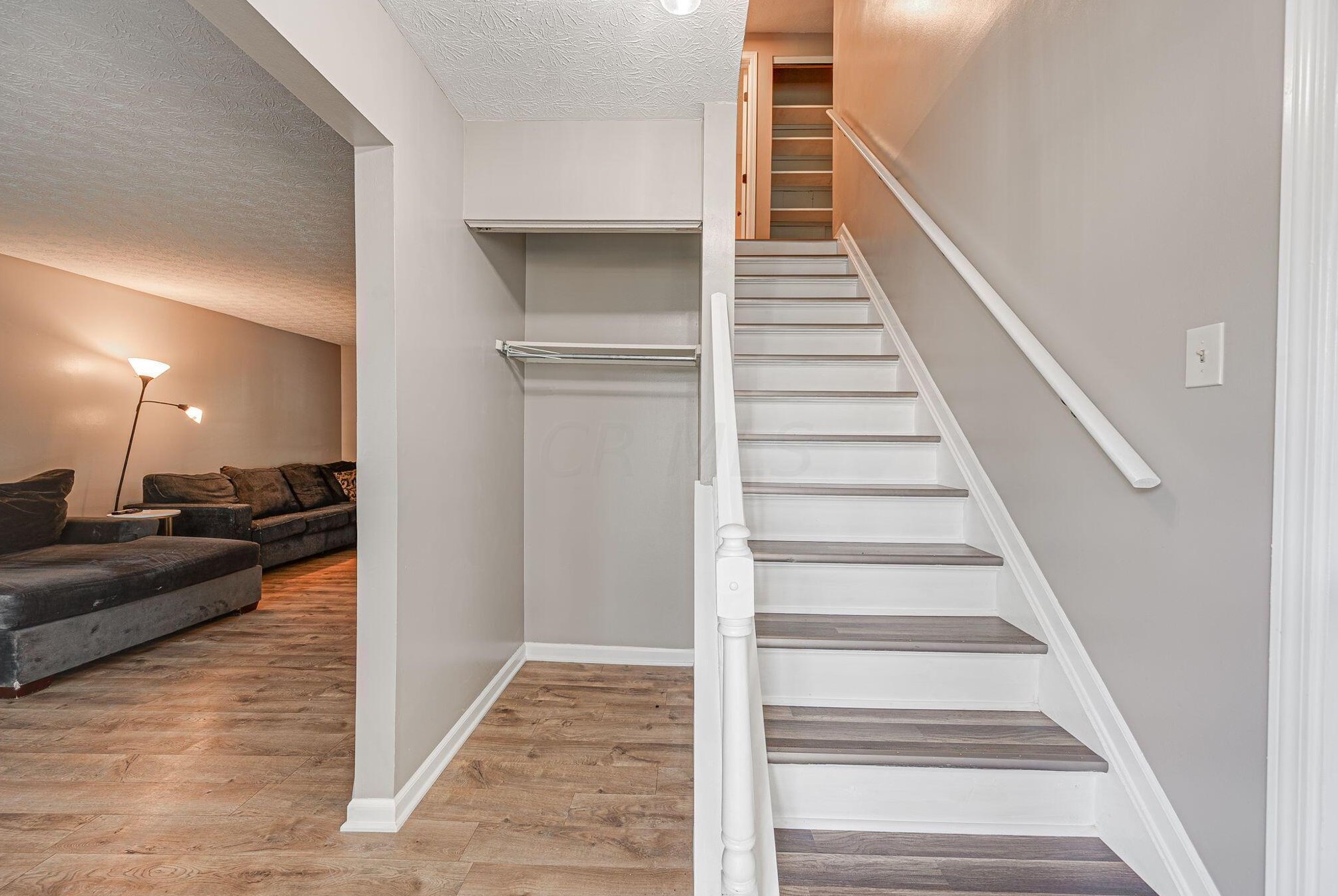 915 Hartney Dr, Columbus OH  43230-1615 exterior