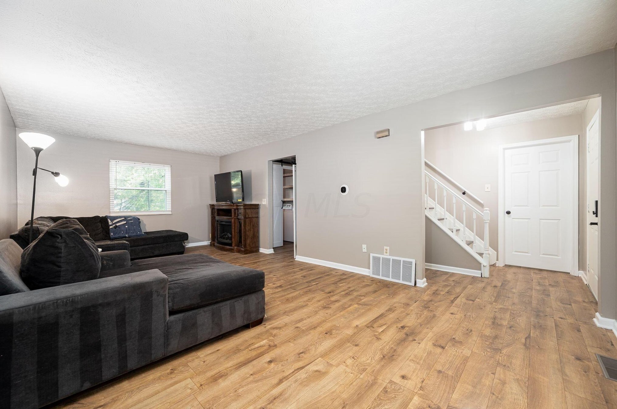 915 Hartney Dr, Columbus OH  43230-1615 exterior