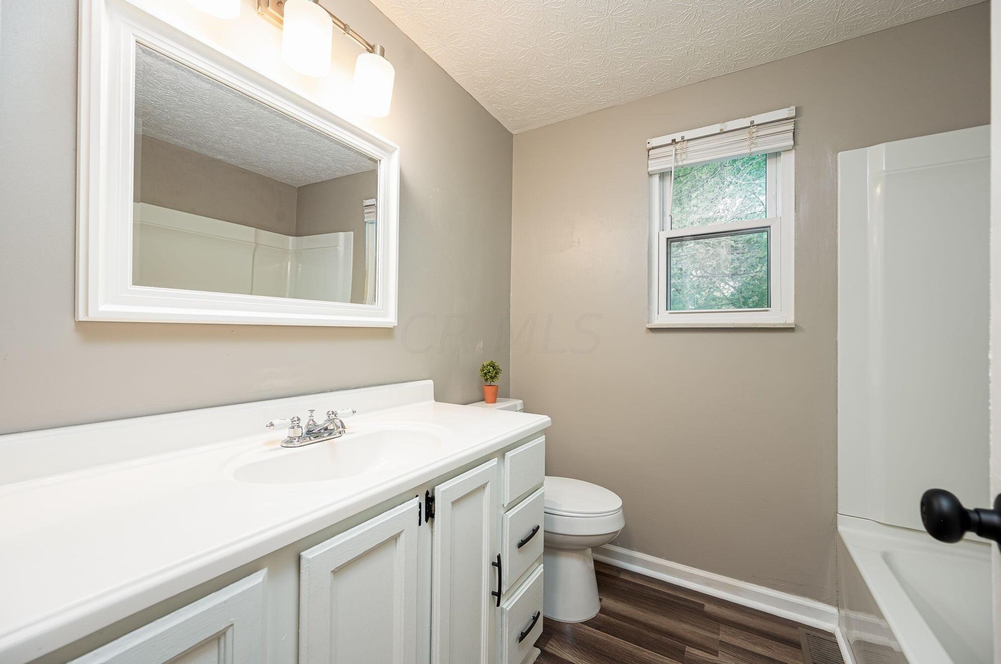 915 Hartney Dr, Columbus OH  43230-1615 exterior