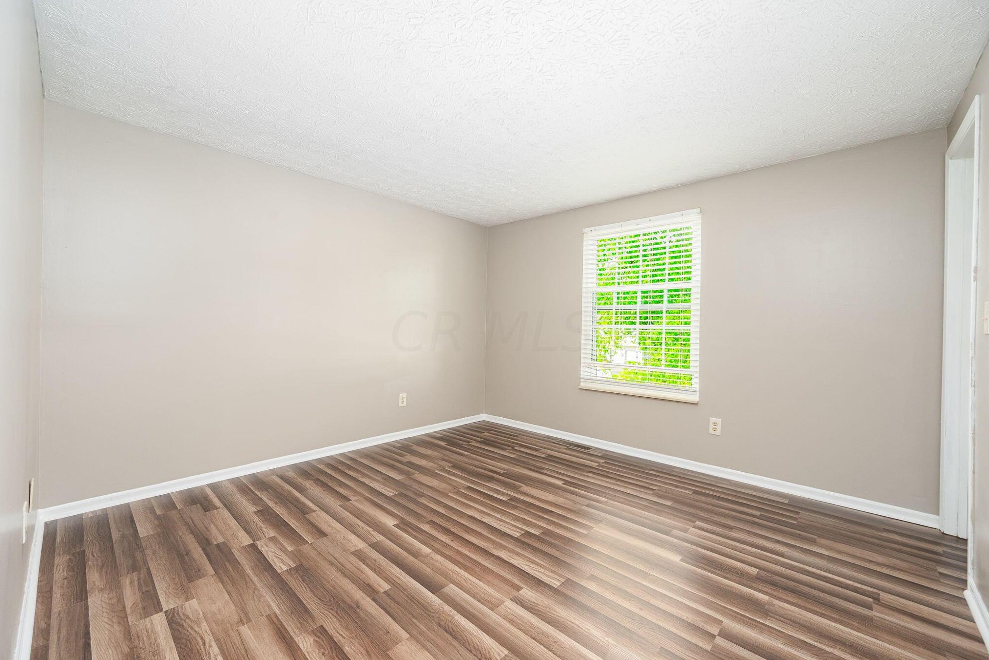 915 Hartney Dr, Columbus OH  43230-1615 exterior