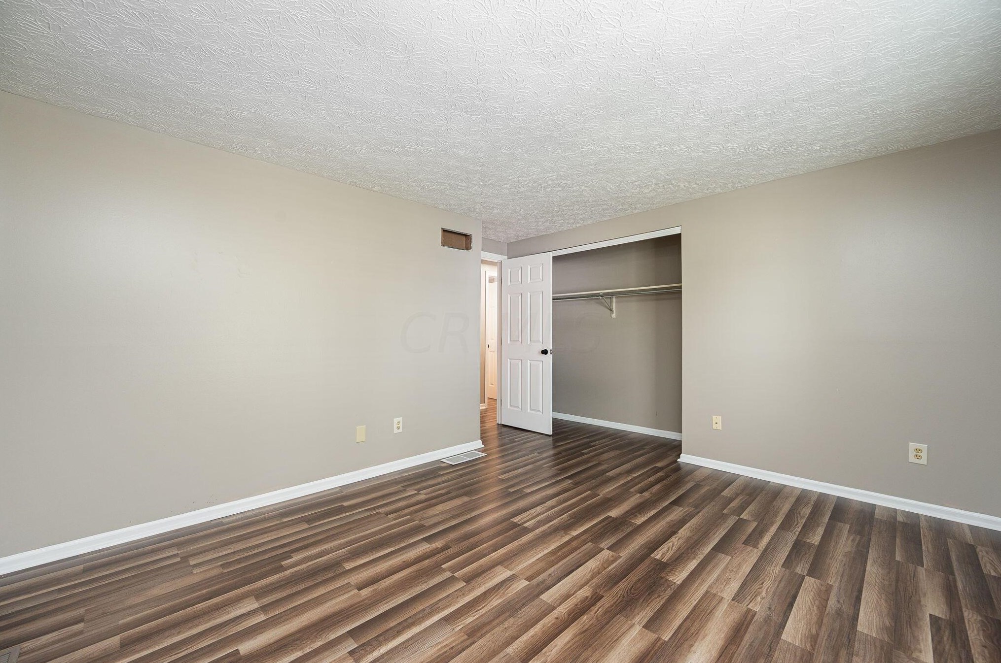 915 Hartney Dr, Columbus OH  43230-1615 exterior