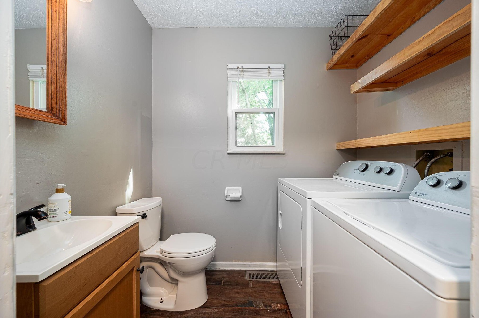 915 Hartney Dr, Columbus OH  43230-1615 exterior