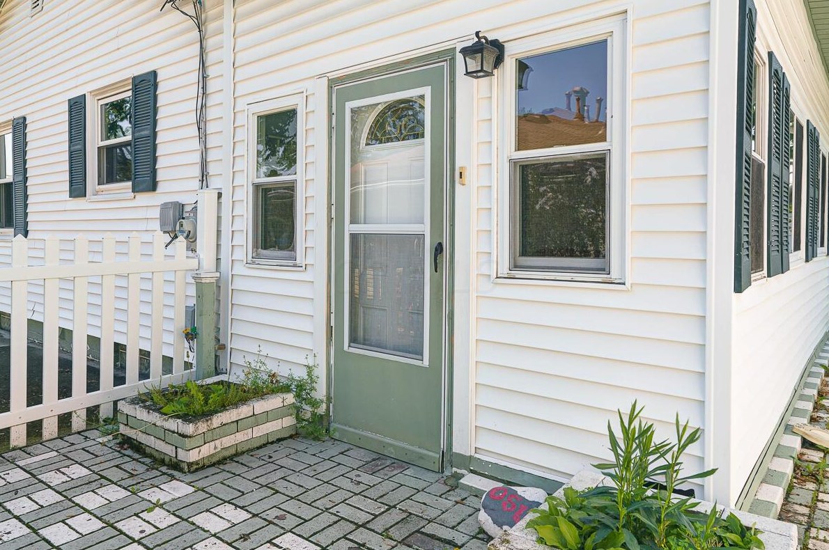 1247 Huntly Dr, Columbus OH  43227-1324 exterior