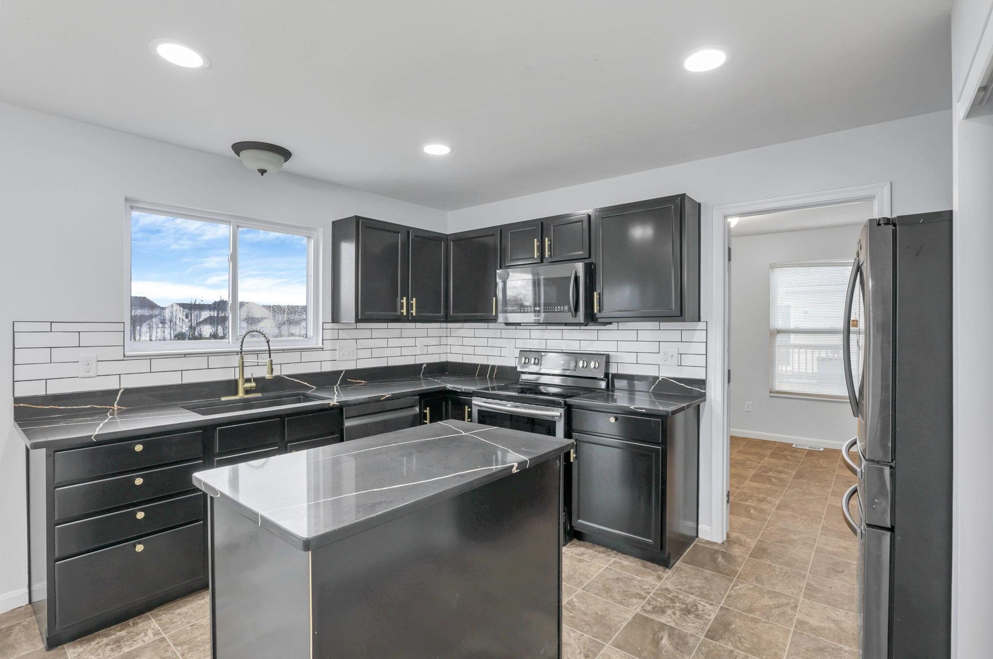 1571 Morrison Farms Dr, Blacklick OH  43004-9091 exterior