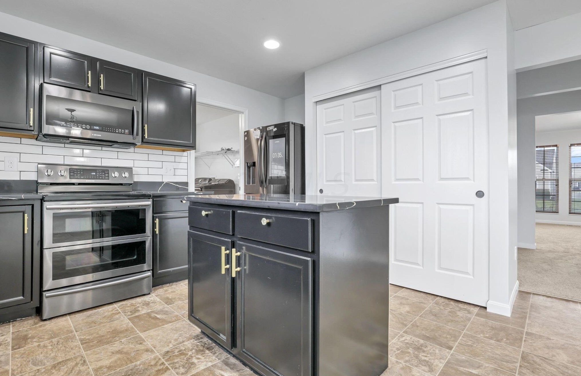 1571 Morrison Farms Dr, Blacklick OH  43004-9091 exterior