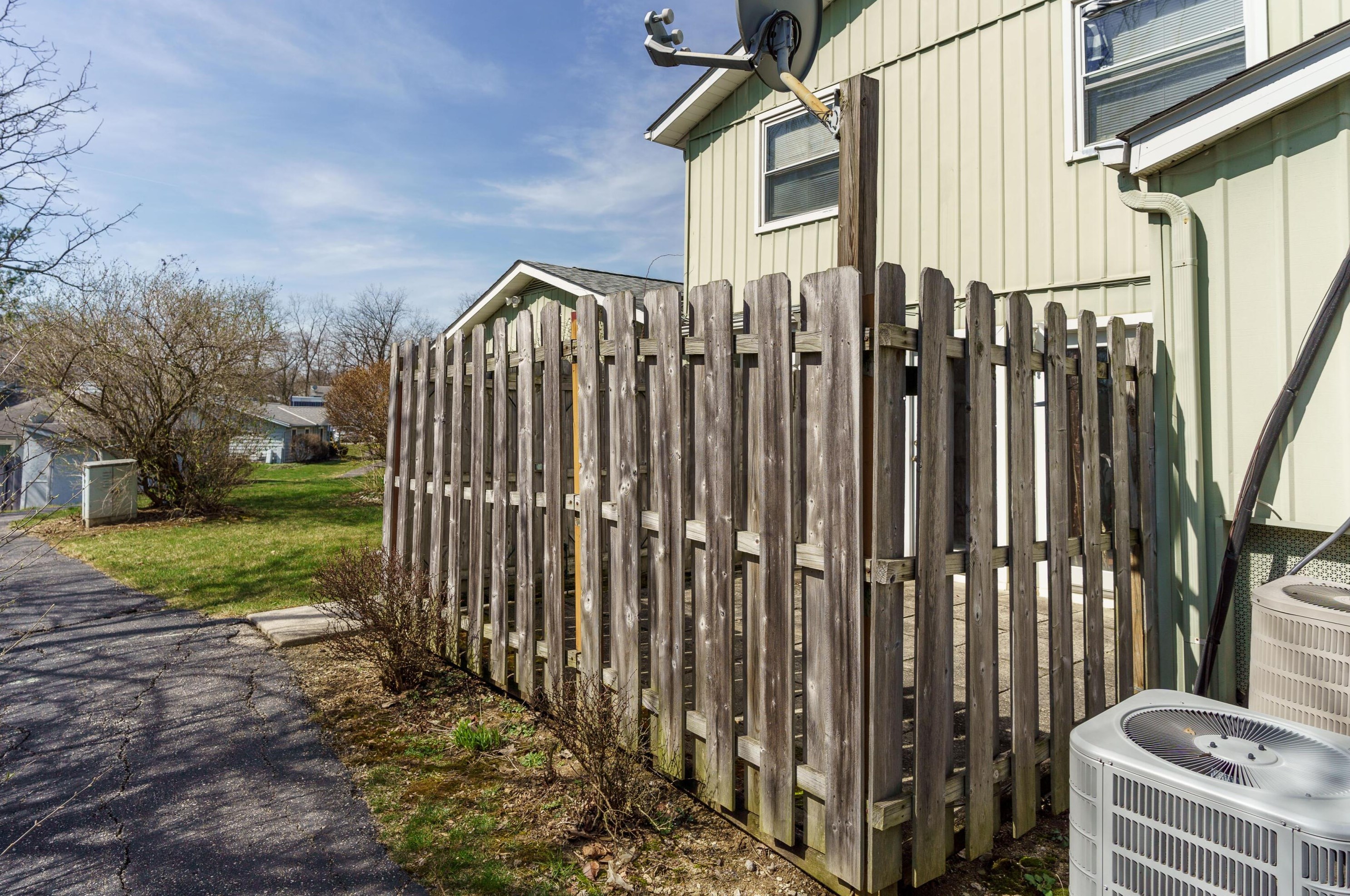 671 Cherry Ridge Rd, Columbus, OH 43228-2792