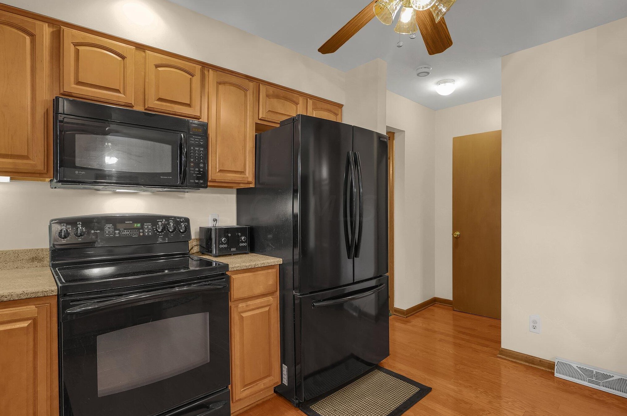 487 Briarwood Dr, Columbus OH 43213-2058 exterior