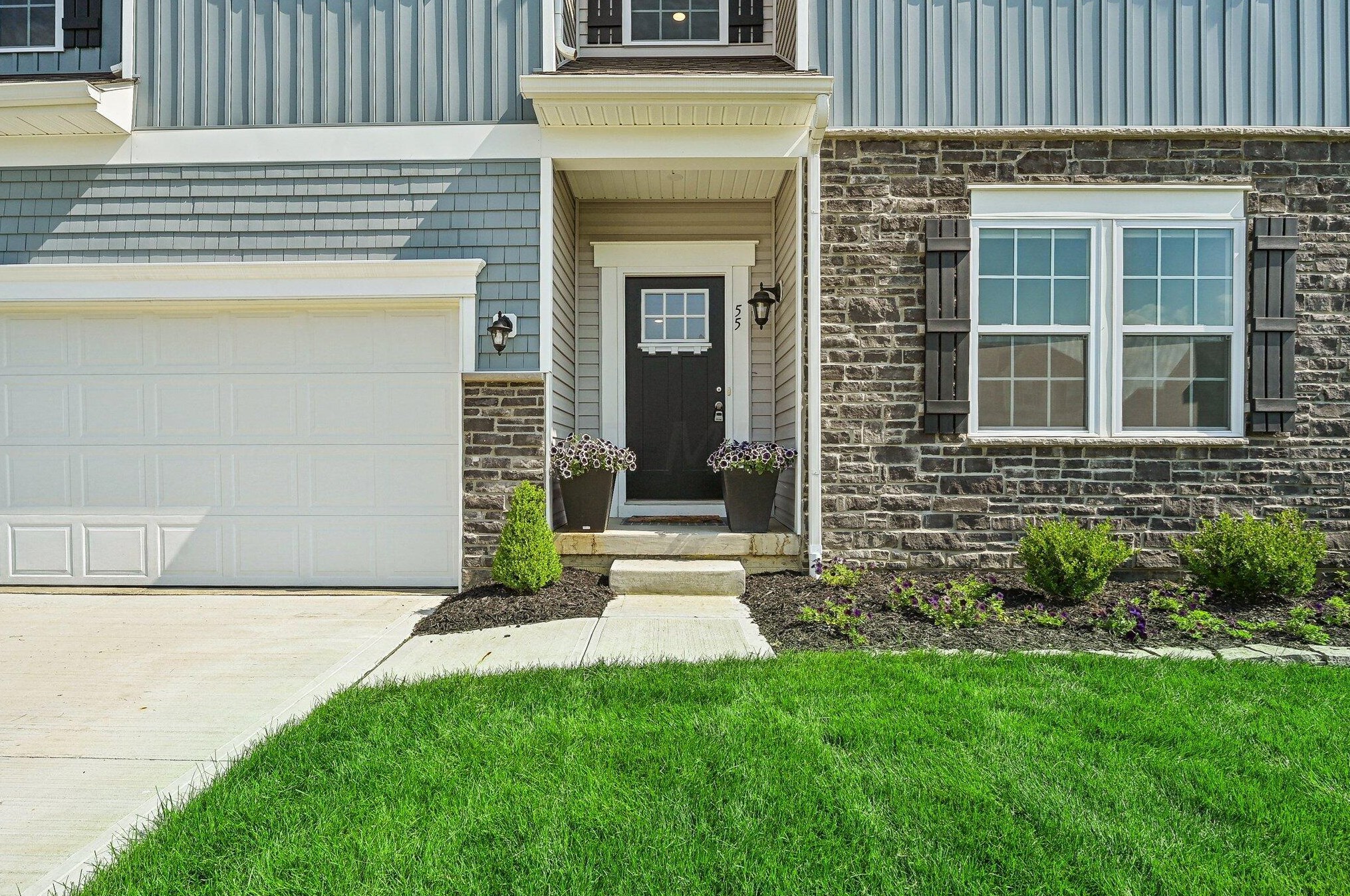 55 Burroughs Dr, Ashville, OH 43103