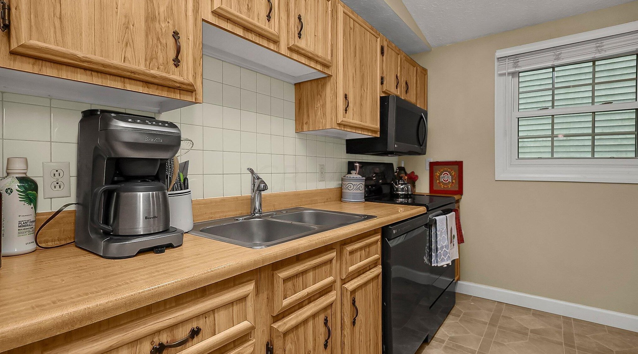 7832 Larchwood St, Dublin OH  43016 exterior