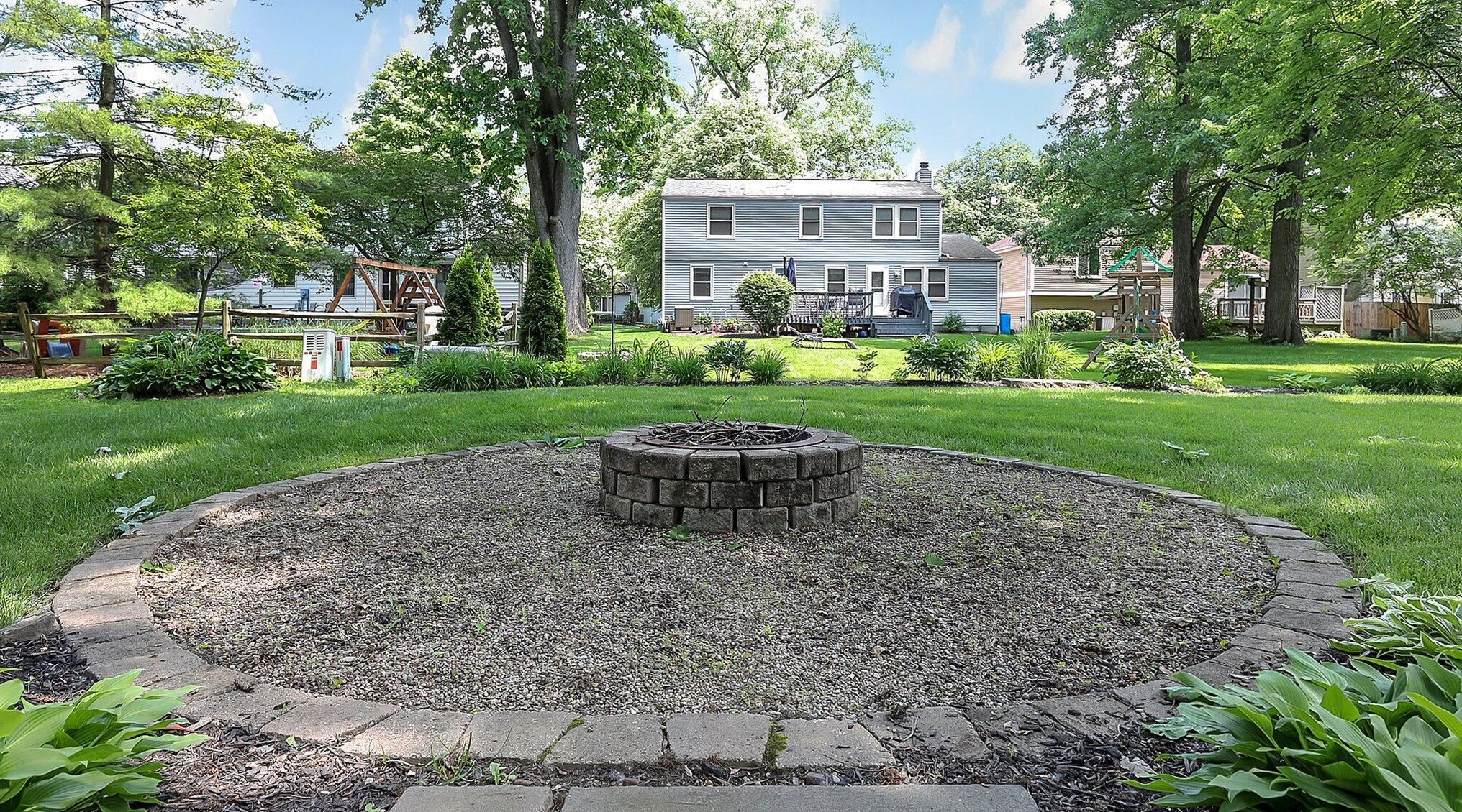 7832 Larchwood St, Dublin OH  43016 exterior