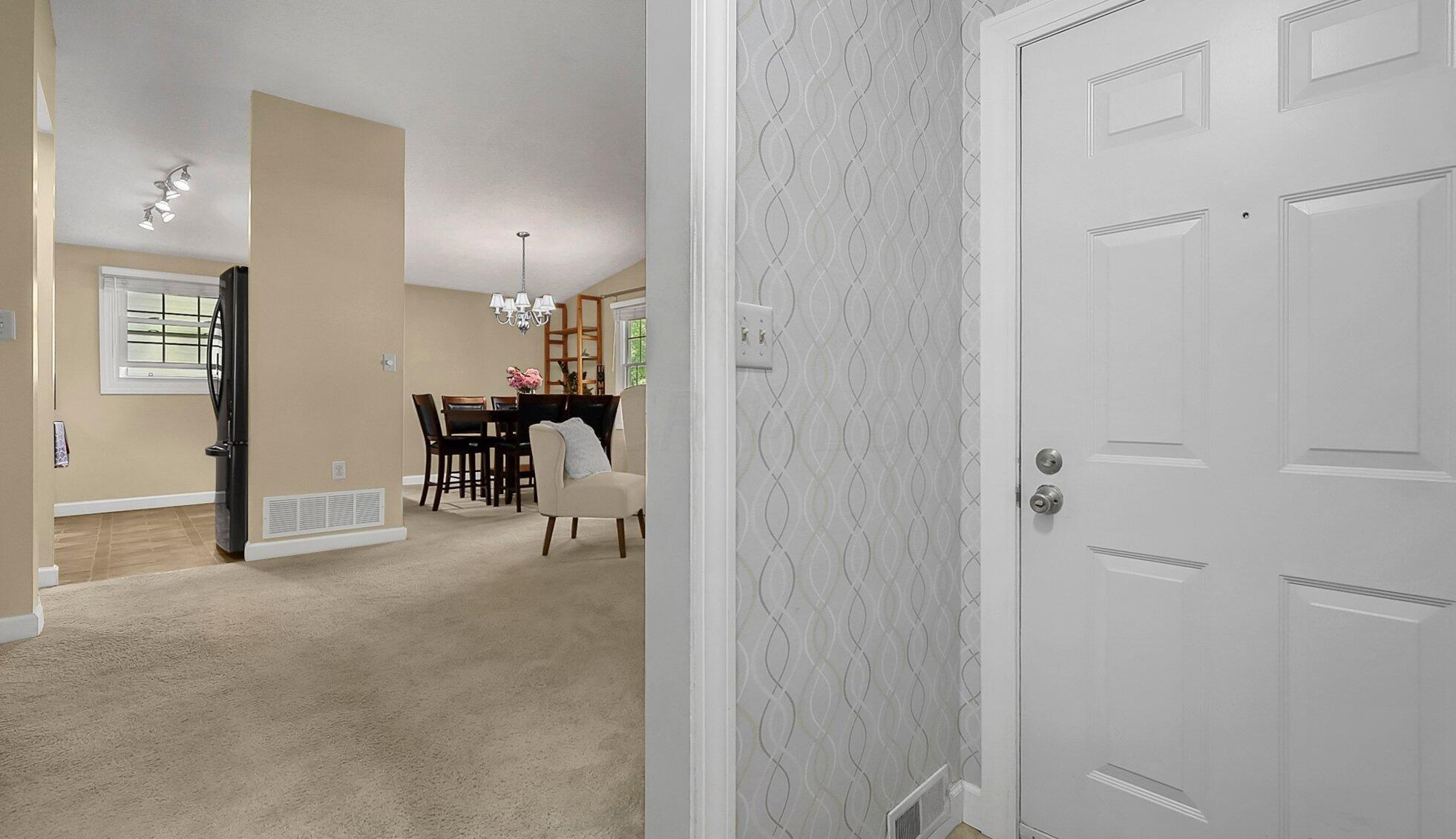 7832 Larchwood St, Dublin OH  43016-8920 exterior