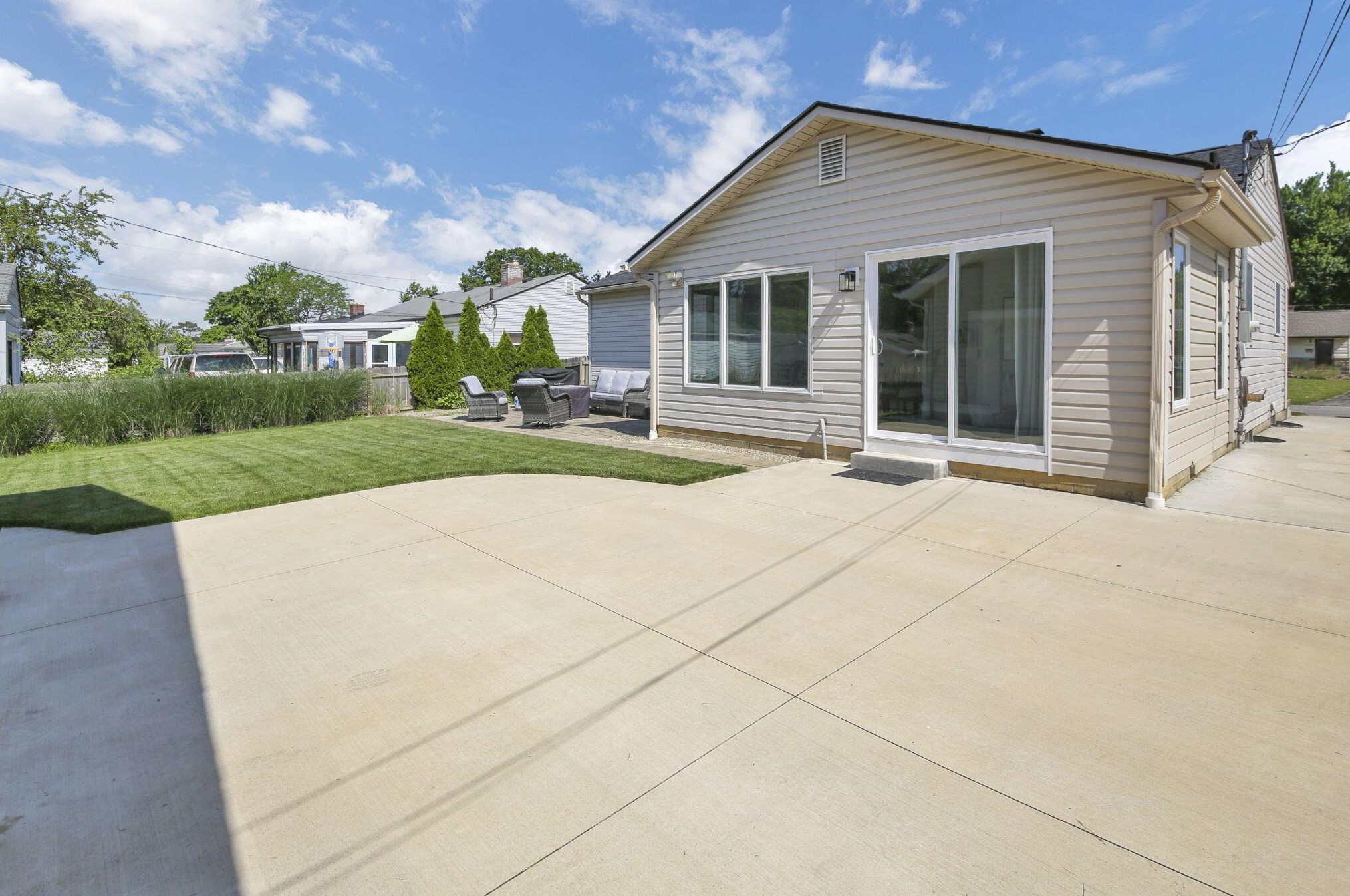 2731 Nottingham Rd, Columbus OH 43221-1157 exterior