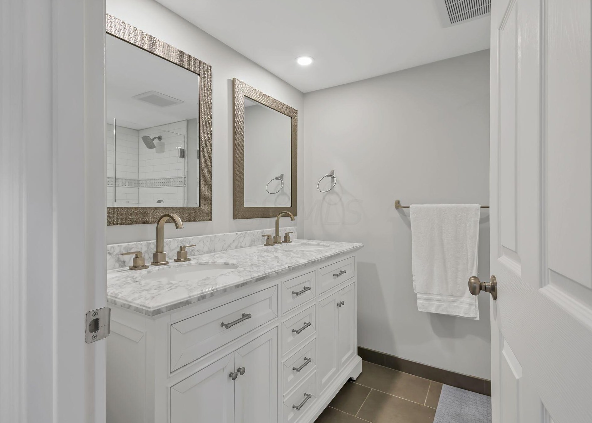 2731 Nottingham Rd, Columbus OH 43221-1157 exterior