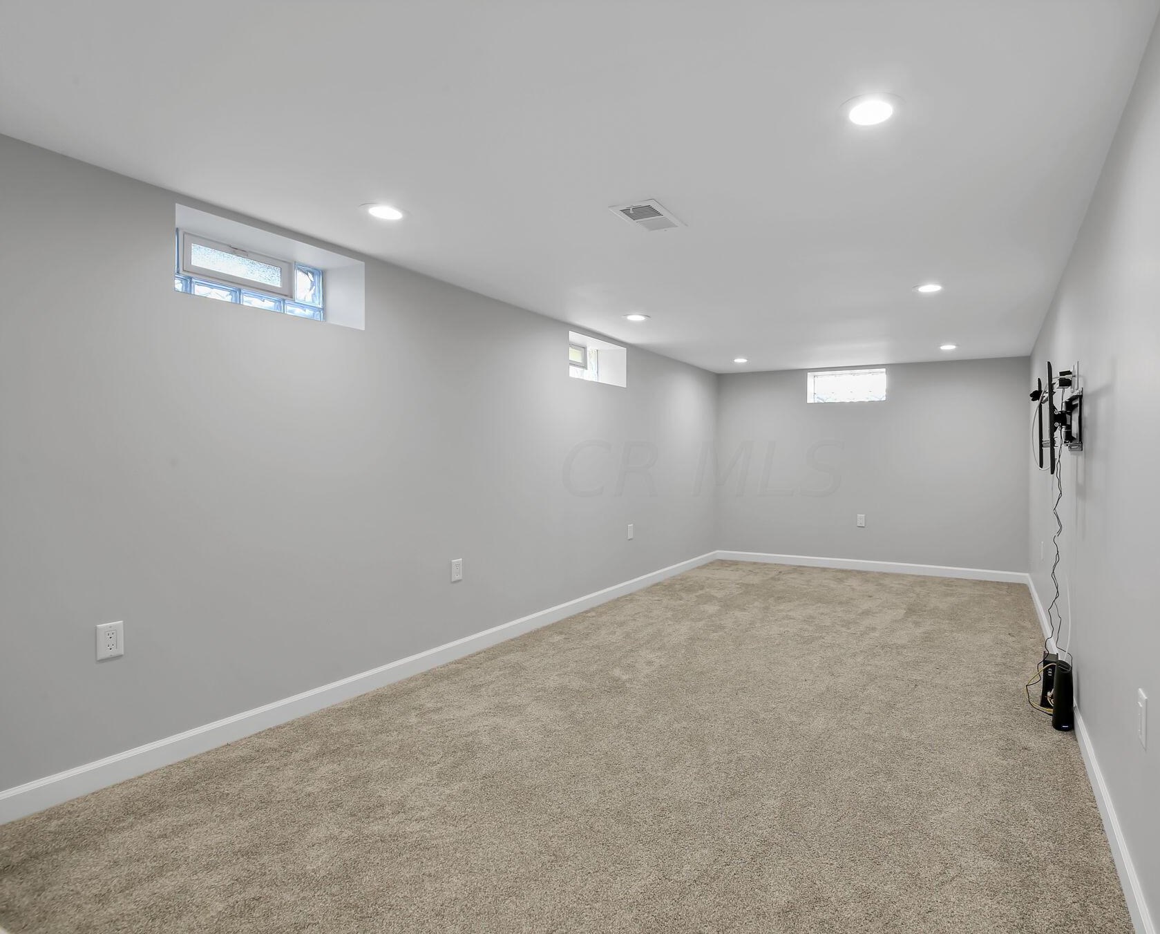 2731 Nottingham Rd, Columbus OH 43221-1157 exterior