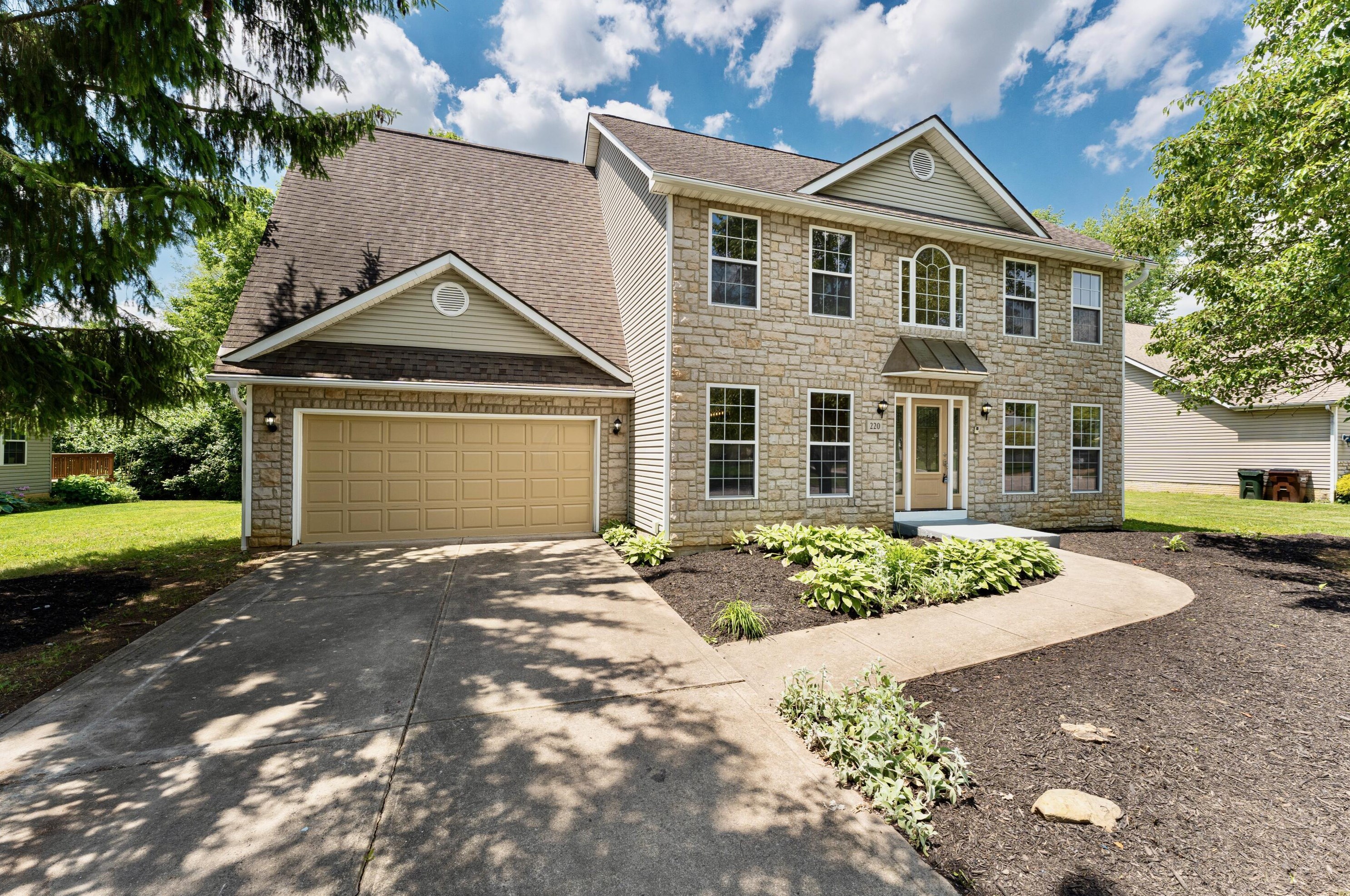 220 Jones Pl, Cnl Wnchstr, OH 43110-2039