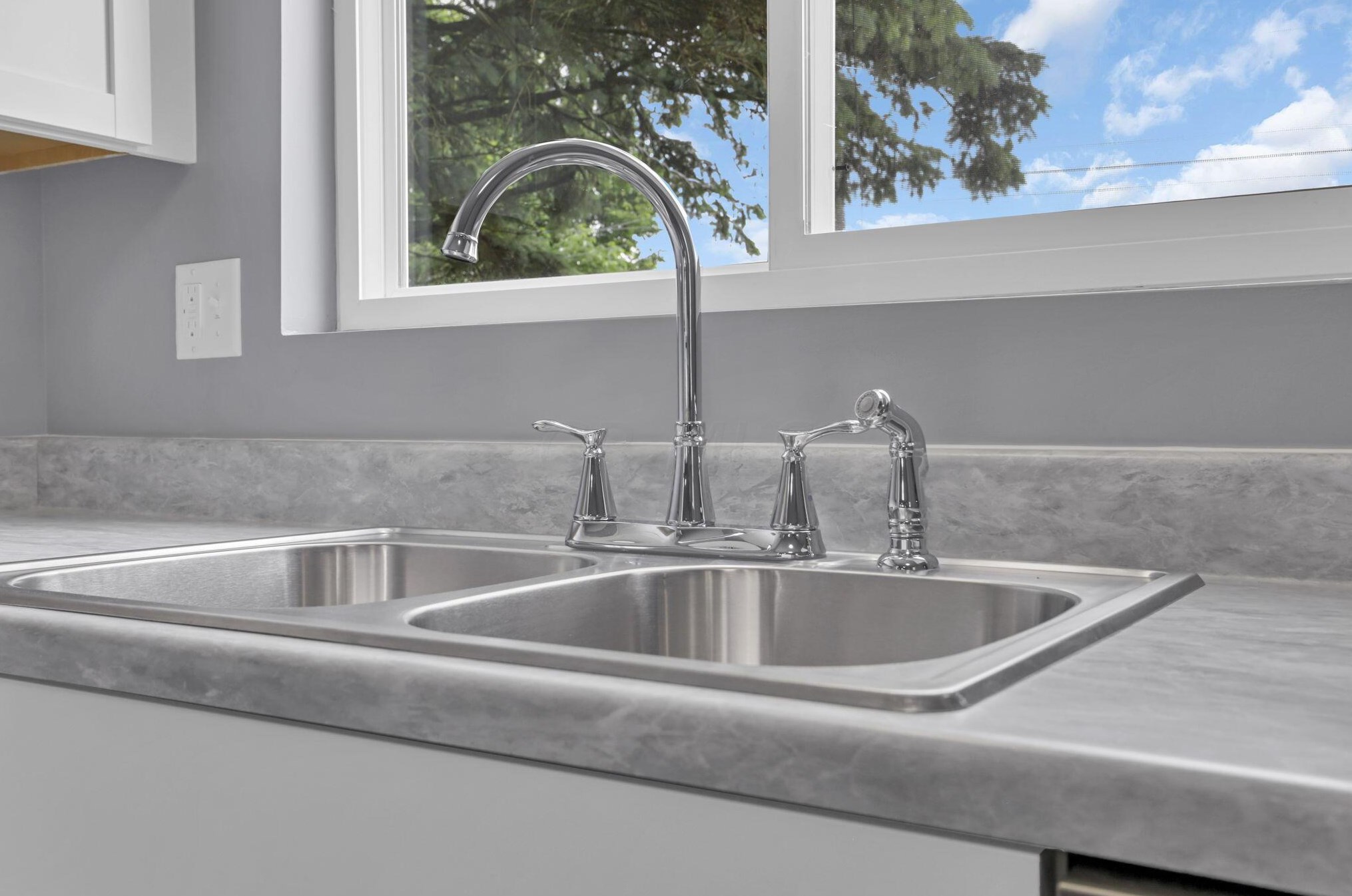 473 Smith Rd, Columbus OH 43228-1143 exterior