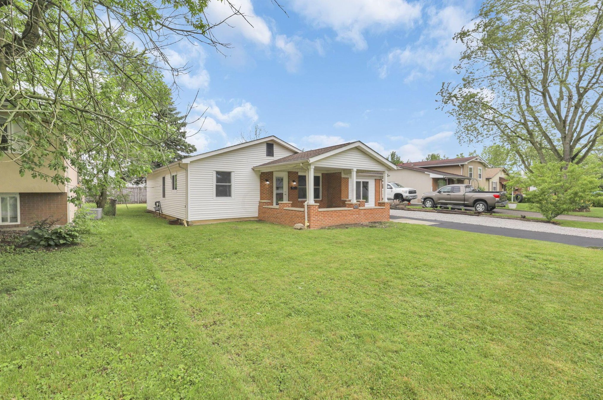 473 Smith Rd, Columbus OH 43228-1143 exterior