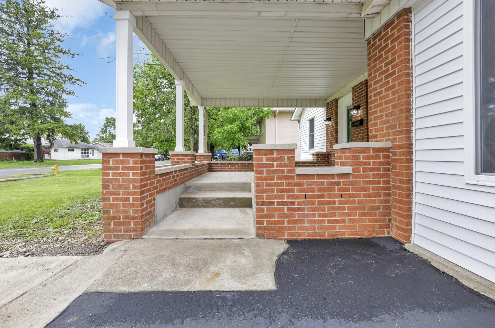 473 Smith Rd, Columbus OH 43228-1143 exterior