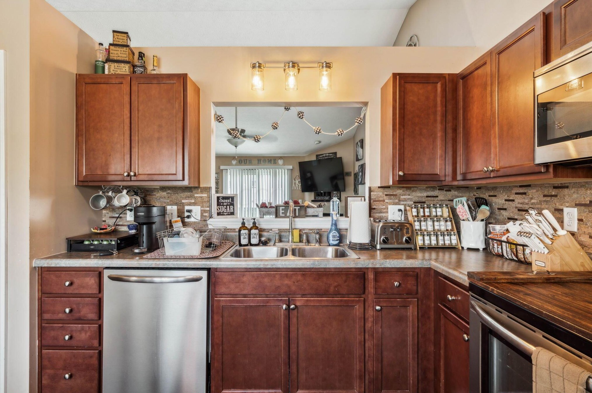 8142 Creekstone Ln, Blacklick OH  43004-8141 exterior