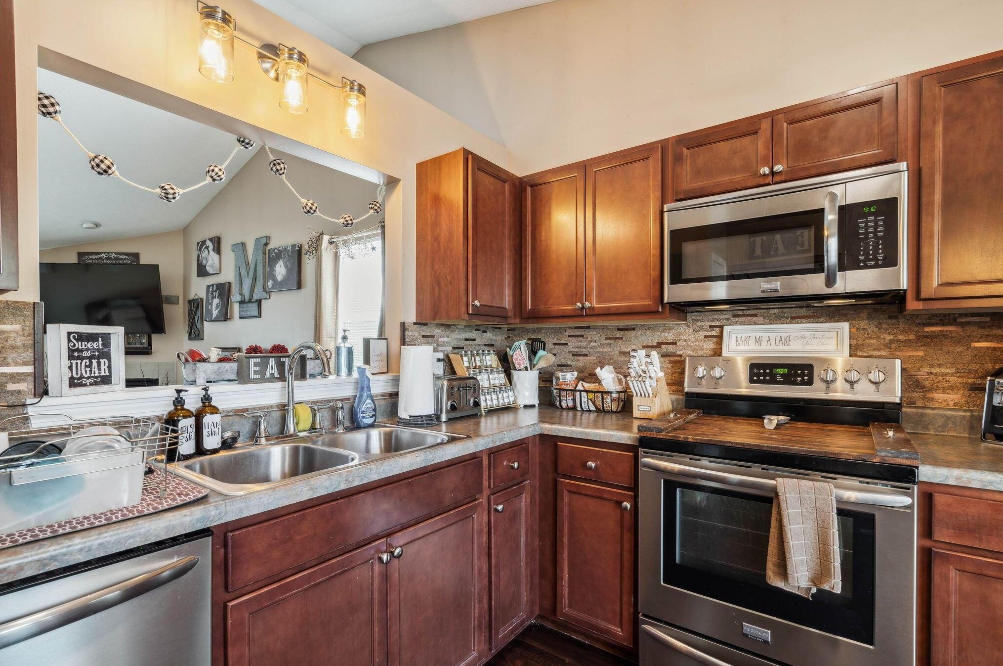 8142 Creekstone Ln, Blacklick OH  43004-8141 exterior