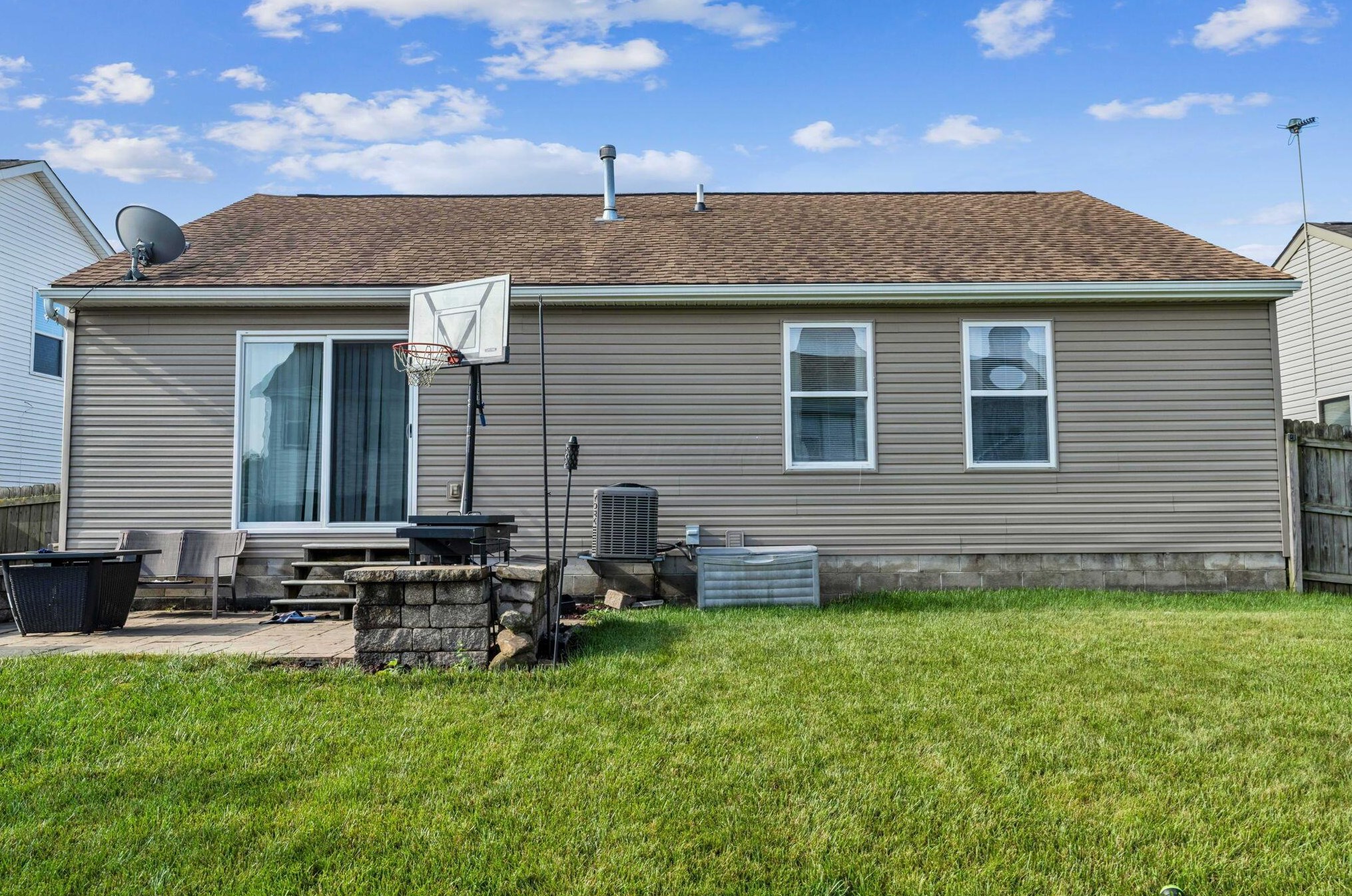 8142 Creekstone Ln, Blacklick OH  43004-8141 exterior