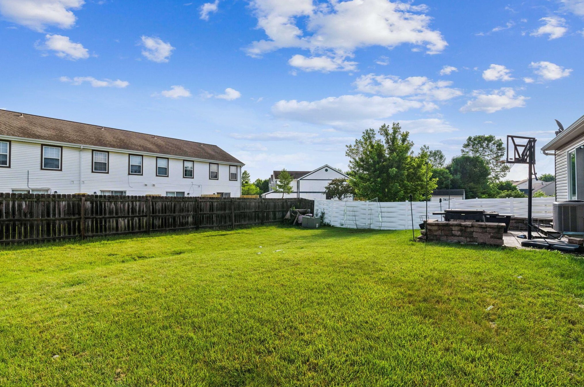 8142 Creekstone Ln, Blacklick OH  43004-8141 exterior
