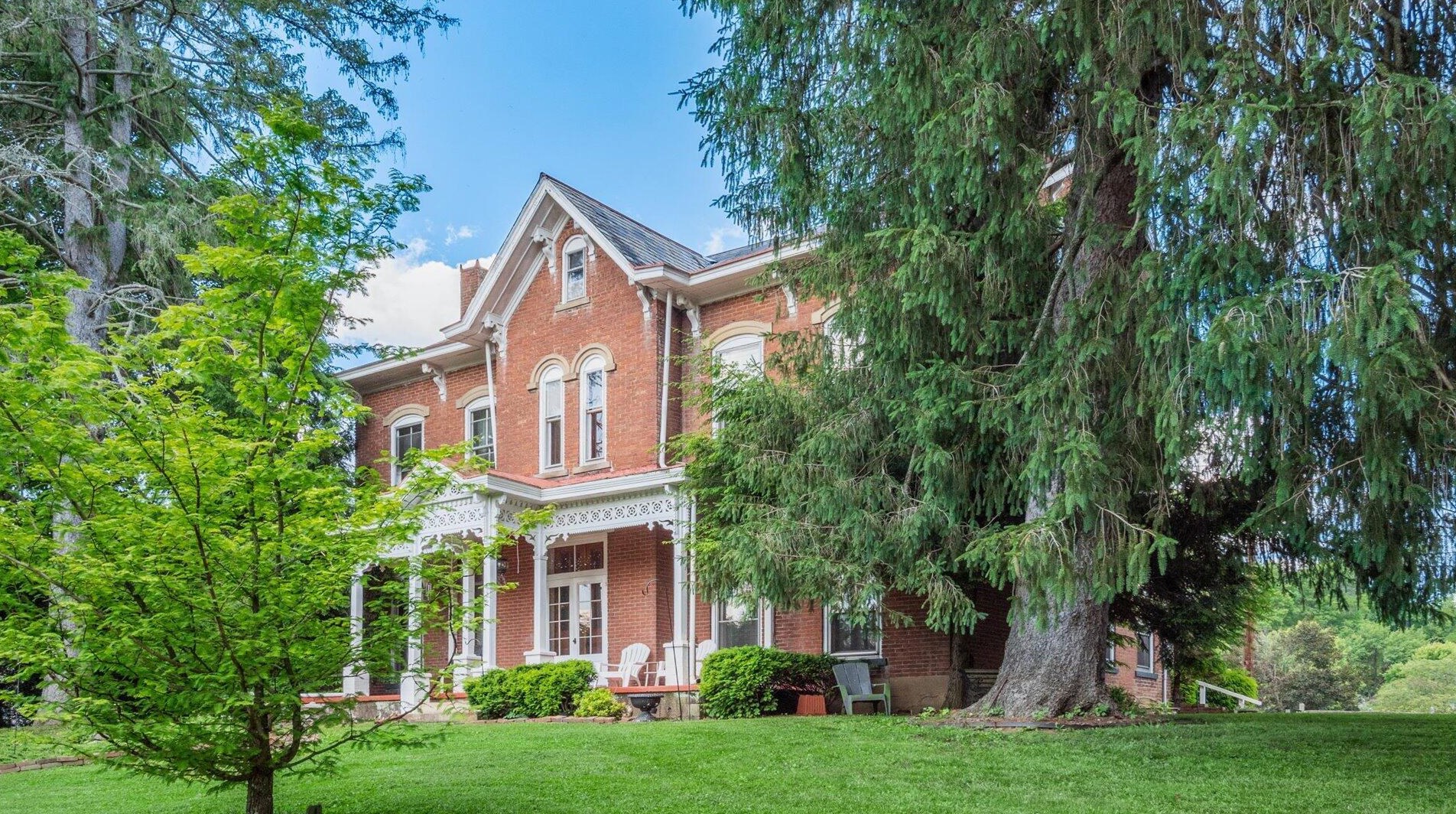 70 School Ave, Mcconnelsvle, OH 43756-1070