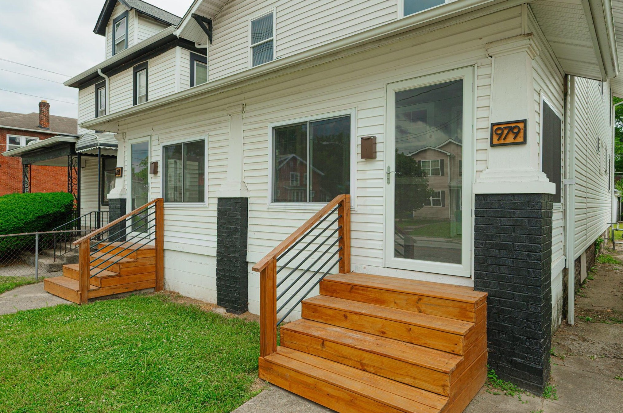 979 Lockbourne Rd, Columbus OH  43206-1625 exterior