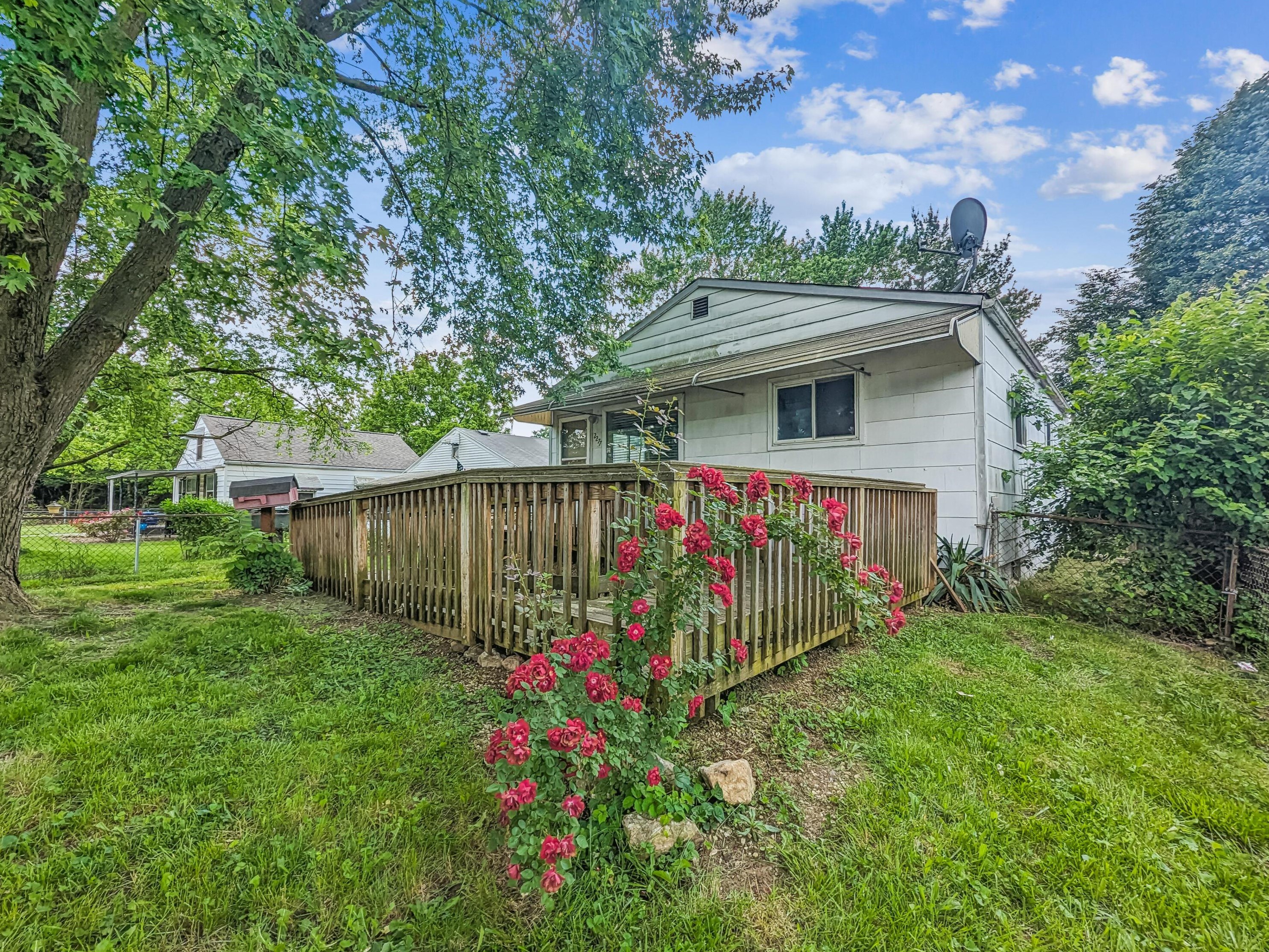 2277 Velma Ave, Columbus, OH 43211-2072