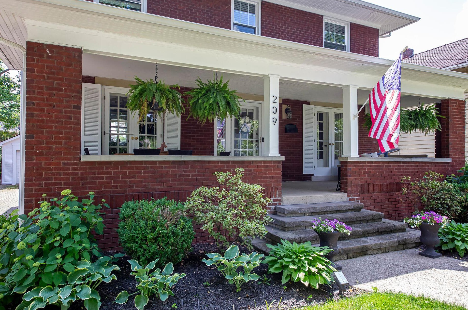 209 Blenheim Rd, Columbus, OH 43214-3217