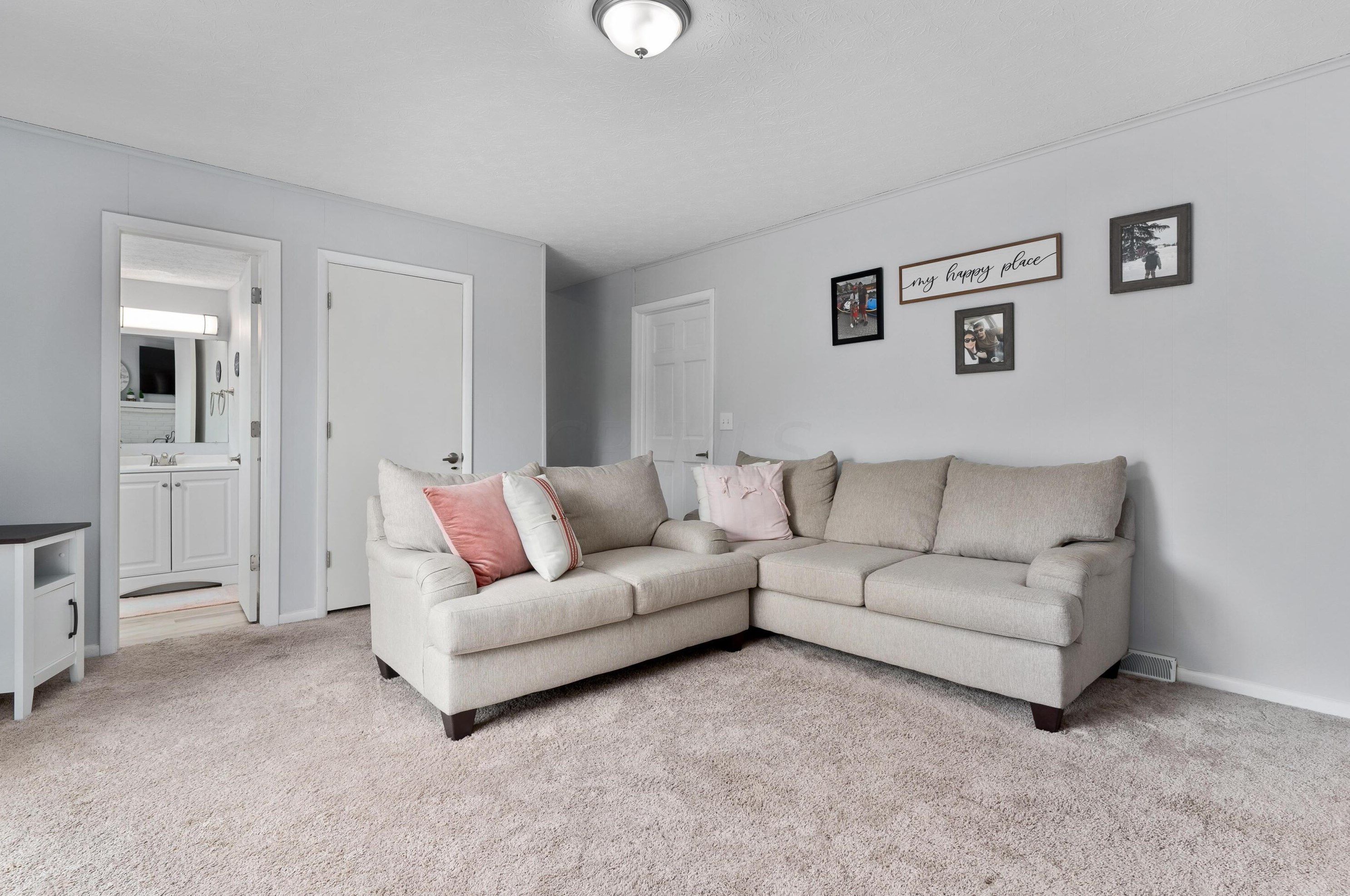 1773 Staffordshire Rd, Columbus OH 43229-2141 exterior