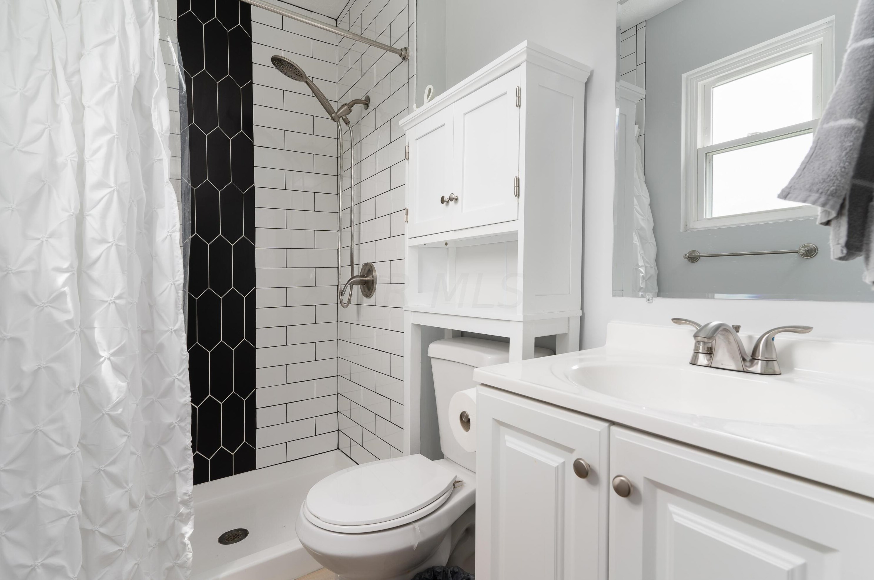 1773 Staffordshire Rd, Columbus OH 43229-2141 exterior