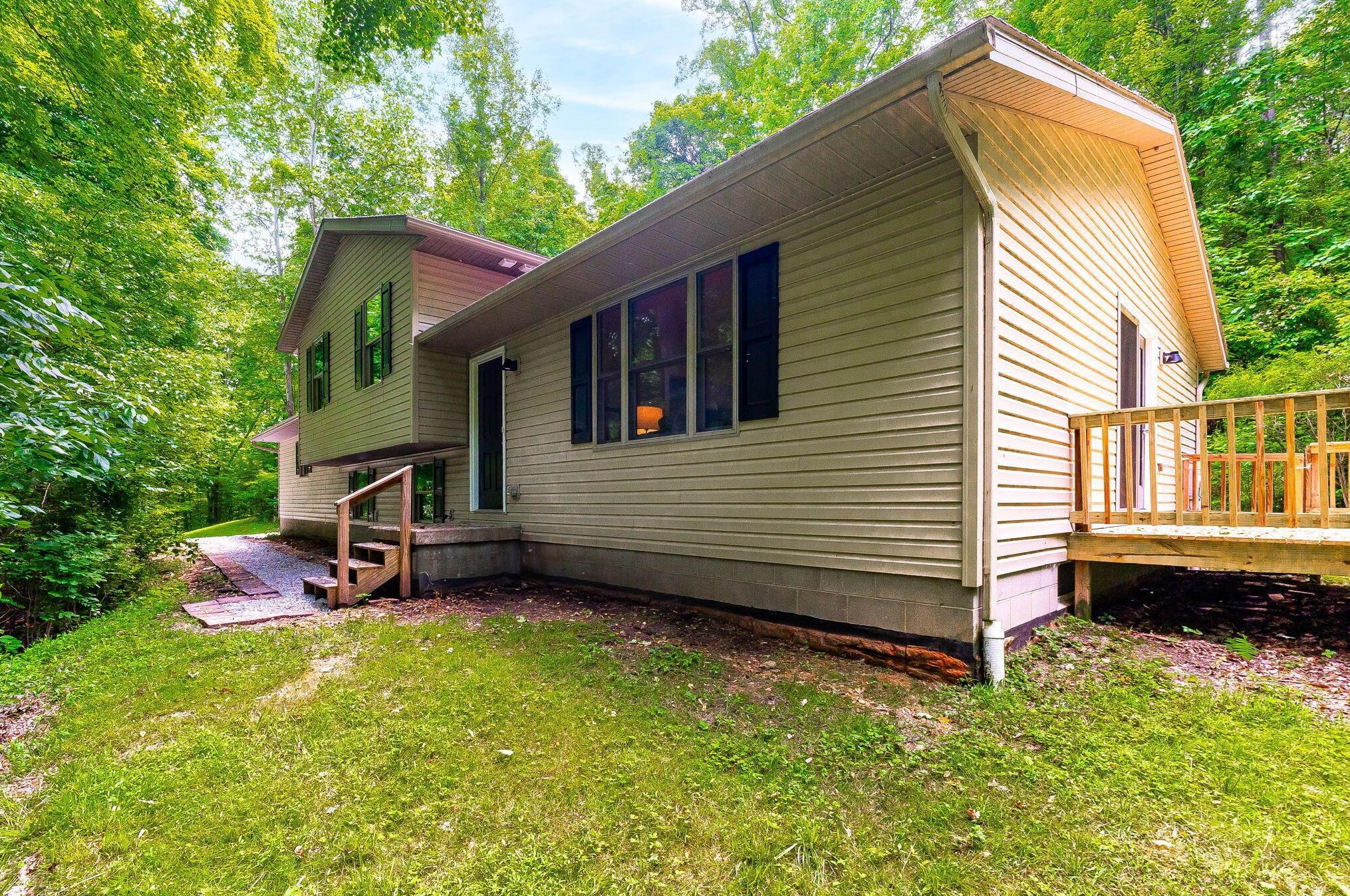 1889 Wolverine Dr, Sugar Grove, OH 43155-9799