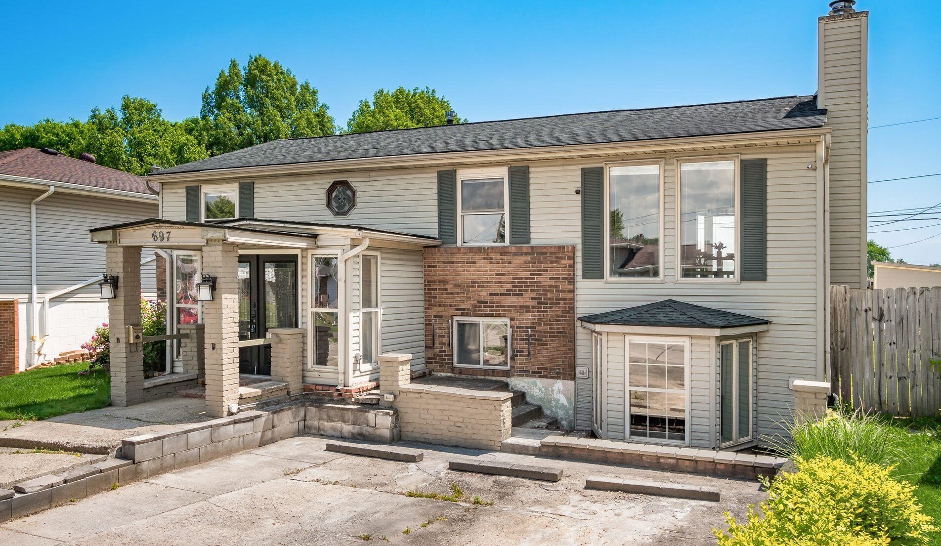 697 Edendale Ct, Columbus, OH 43207-4118