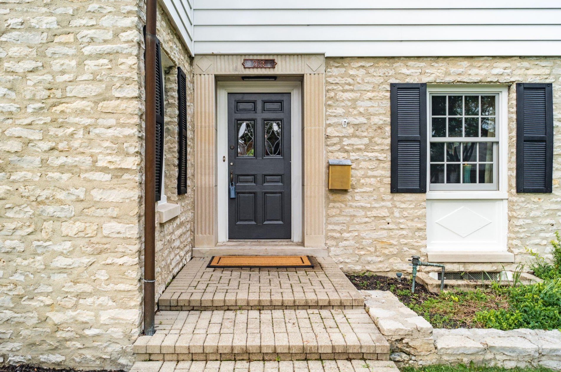 2138 Cheshire Rd, Columbus, OH 43221-4133
