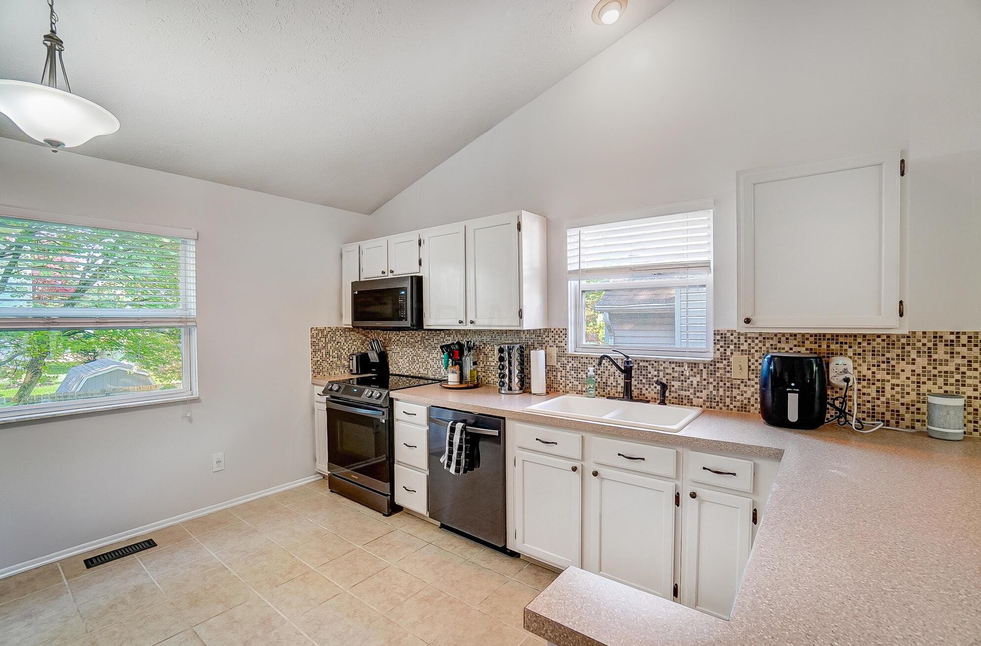 6011 Wexford Park Dr, Columbus OH  43228-9258 exterior