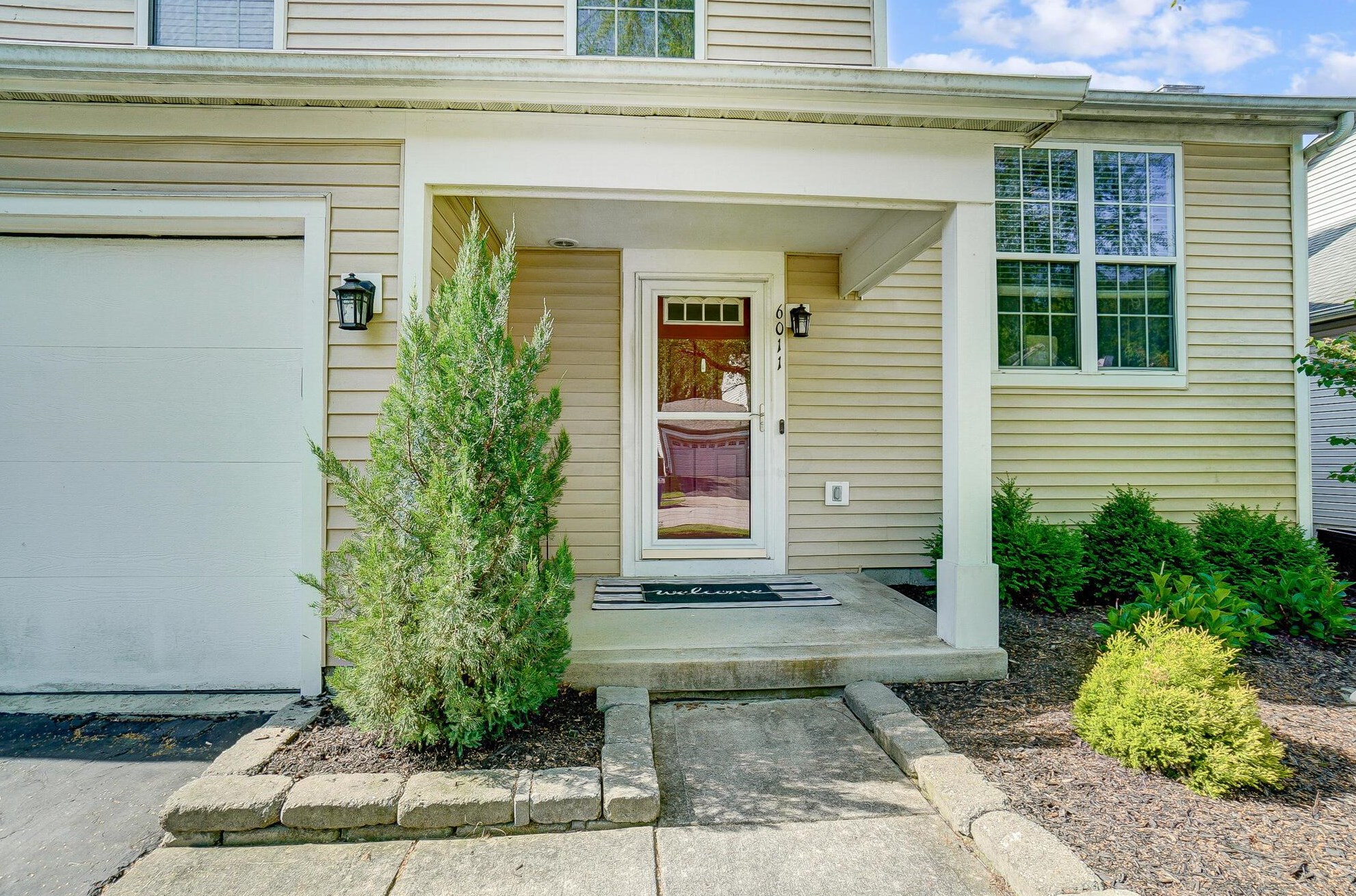 6011 Wexford Park Dr, Columbus OH  43228-9258 exterior