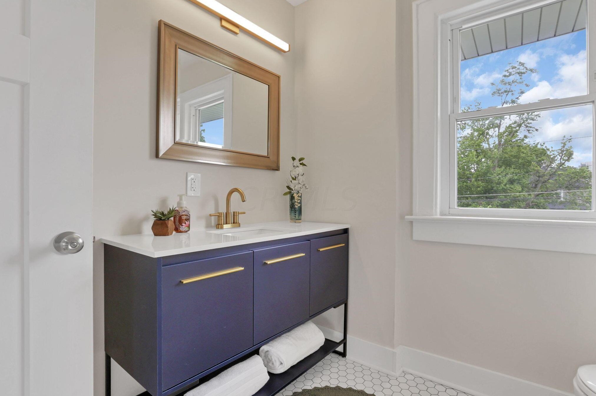 653 Gilbert St, Columbus OH 43205-2632 exterior