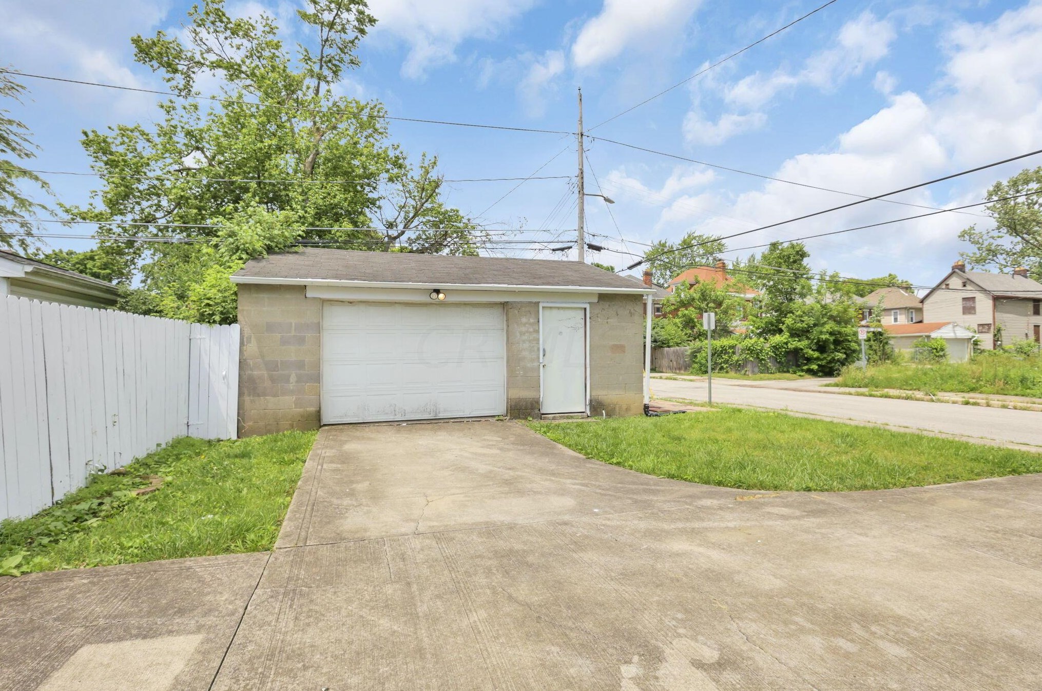 653 Gilbert St, Columbus OH 43205-2632 exterior