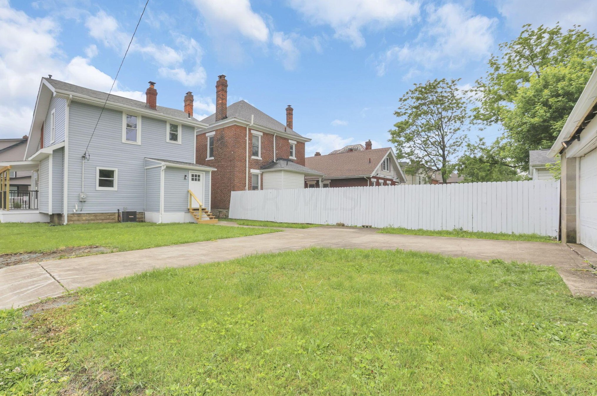 653 Gilbert St, Columbus OH 43205-2632 exterior