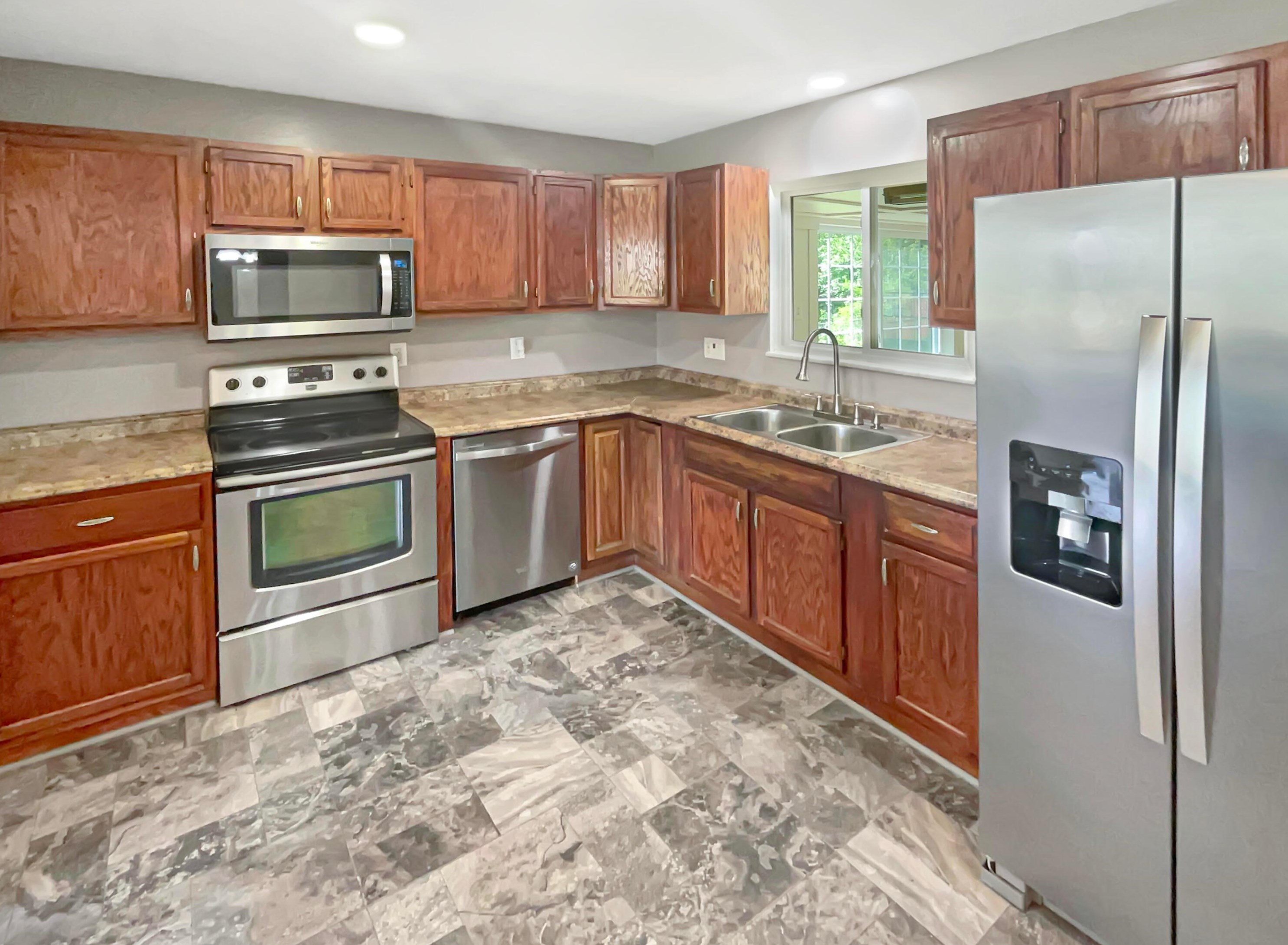 820 Allison Dr, Columbus OH 43207-4247 exterior