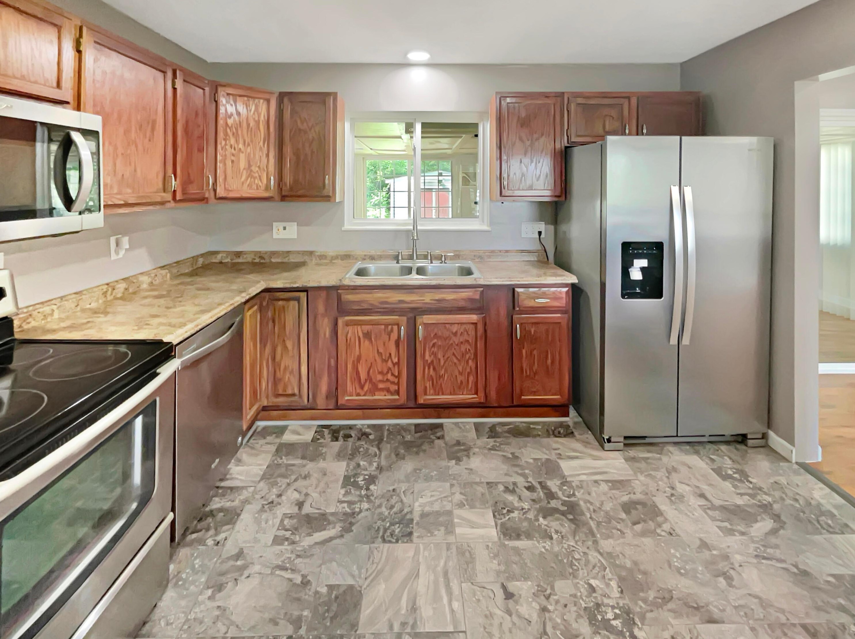 820 Allison Dr, Columbus OH 43207-4247 exterior