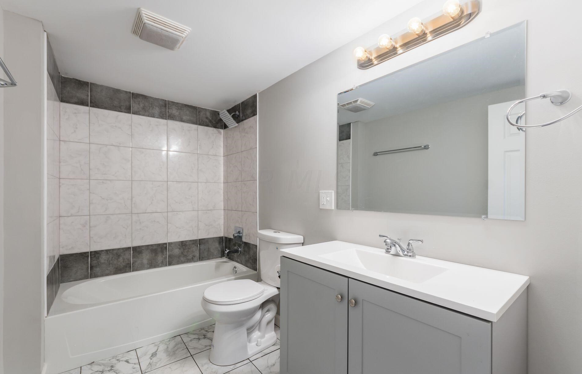 1058 Leona Ave, Columbus OH 43201-3036 exterior