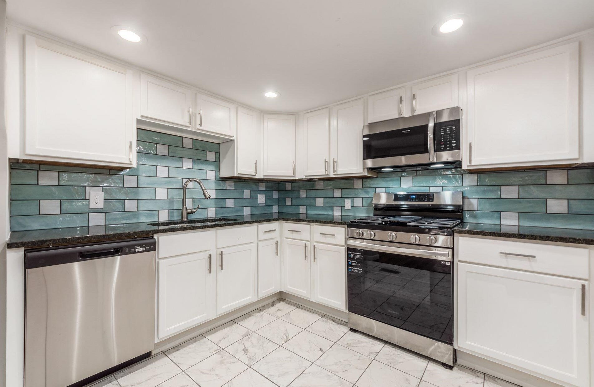 1058 Leona Ave, Columbus OH 43201-3036 exterior