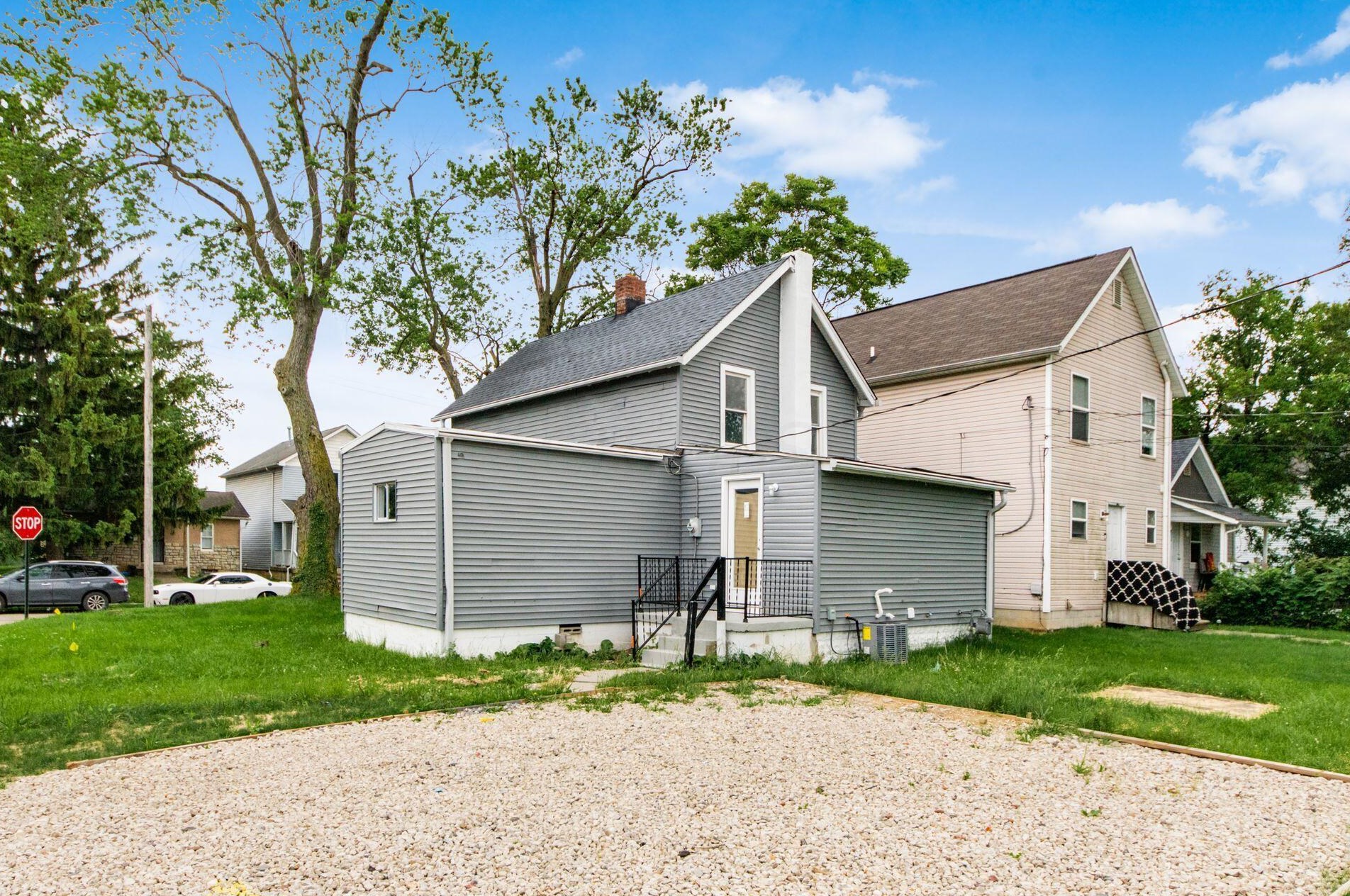 1058 Leona Ave, Columbus OH 43201-3036 exterior